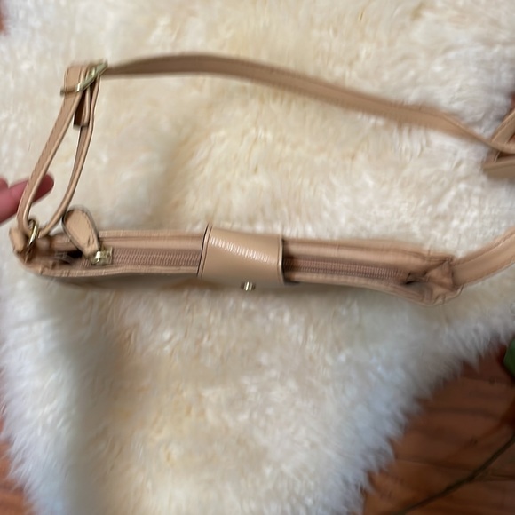 NWT Tan Crossbody Bag with Adjustable Straps/ Gold Hardware - Picture 4 of 9